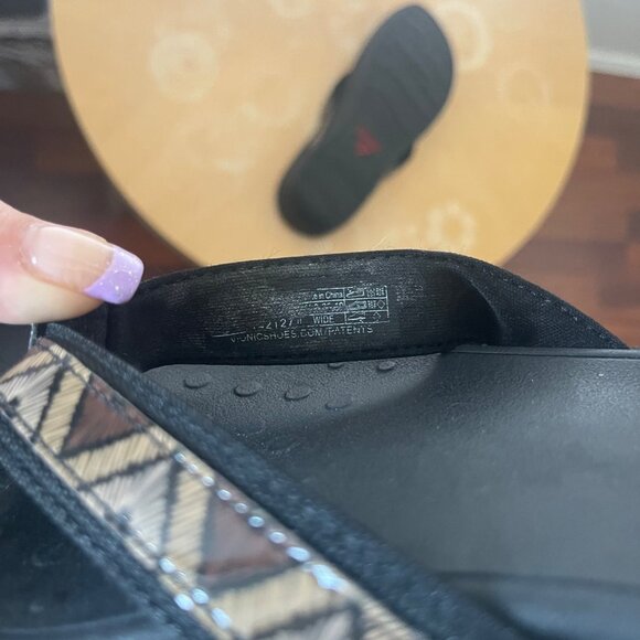 Vionic Women's Size 10W(Wide) Pacific Hightide Platform Chevron Black Sandals - Picture 6 of 6